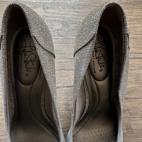 *LIFE STRIDE* Black x Gold Sparkle Heels Size 9.5 - Picture 3 of 10